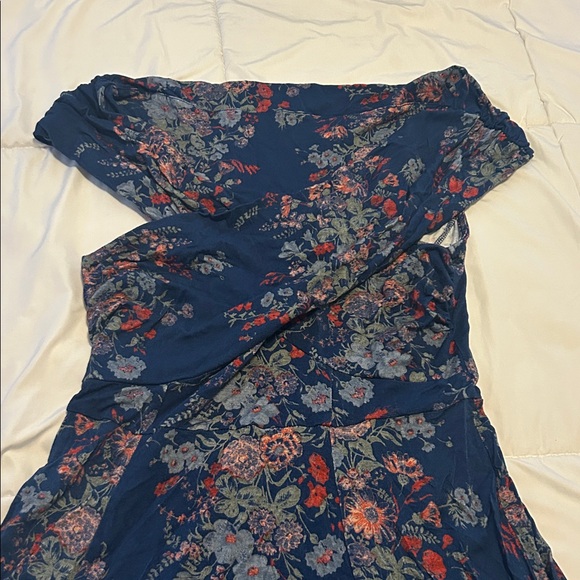 ASOS Criss Cross off Shoulder Floral Dress Maternity - Picture 2 of 3